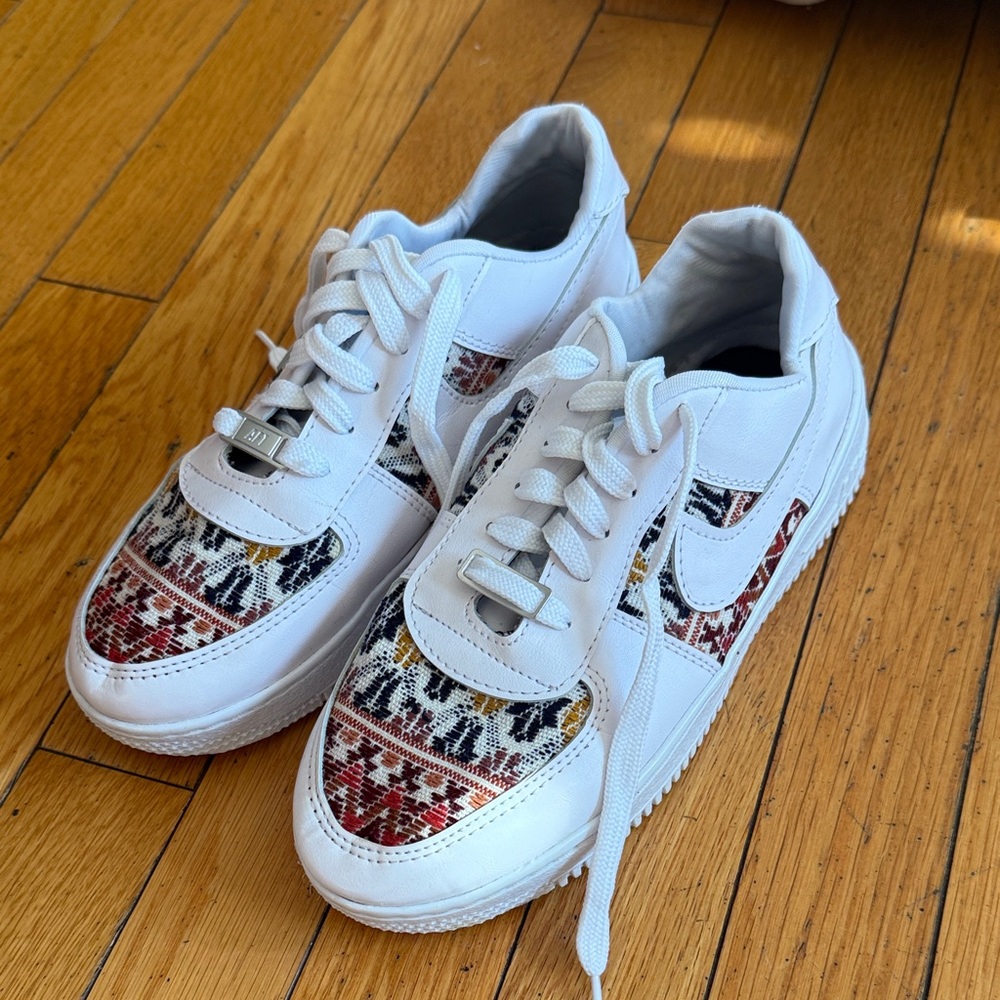 Nike White Sneakers with Pattern | Size 38